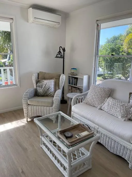 Studio Seaside Self-Contained Apartment Marcoola