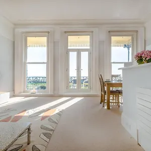  Apartment Spectacular Sea Views! Stylish Apt With Balcony United Kingdom