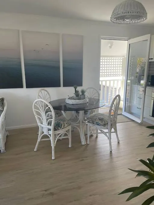 Studio Seaside Self-Contained Apartment Marcoola 0*,